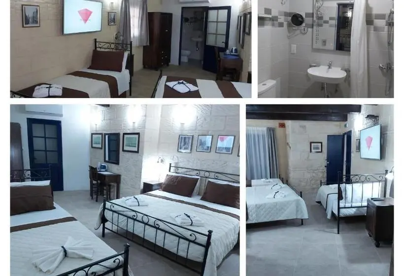 اتاق استاندارد چهارنفره با بالکن, The Hidden Gem Boutique