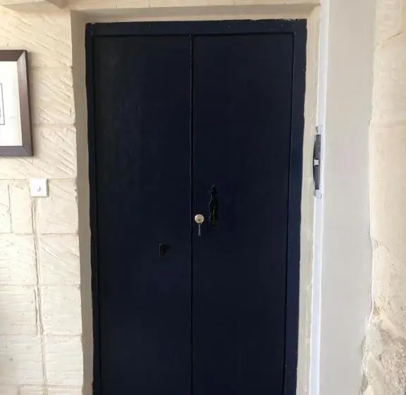 اتاق استاندارد چهارنفره با بالکن, The Hidden Gem Boutique