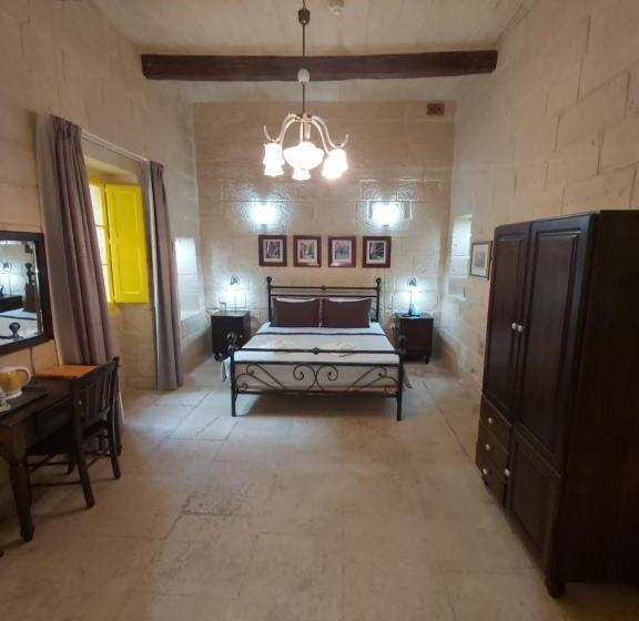 اتاق لوکس, The Hidden Gem Boutique