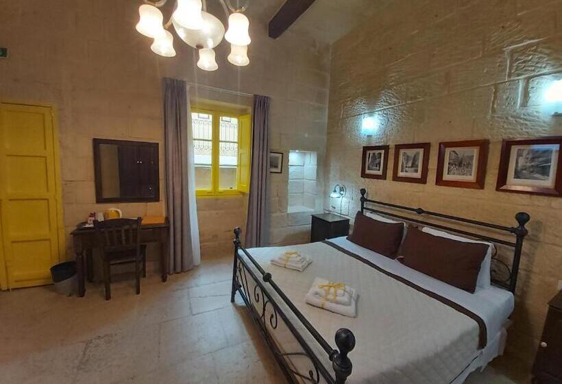 اتاق لوکس, The Hidden Gem Boutique