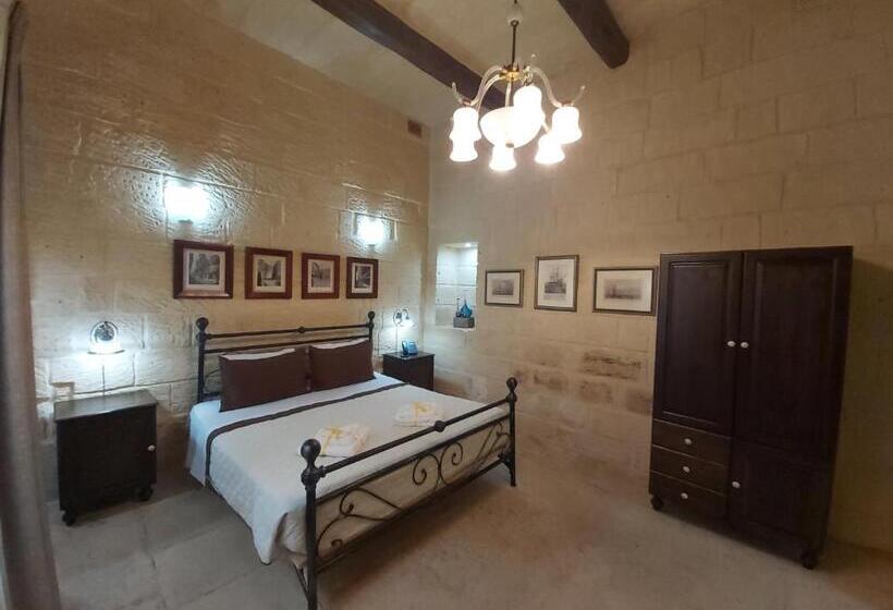 اتاق لوکس, The Hidden Gem Boutique