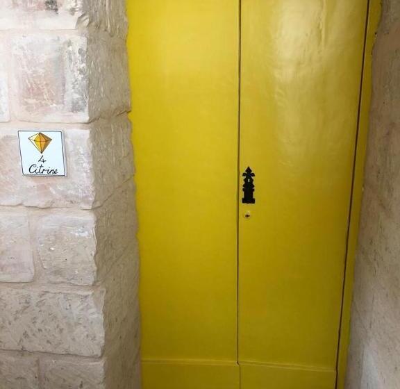 اتاق لوکس, The Hidden Gem Boutique