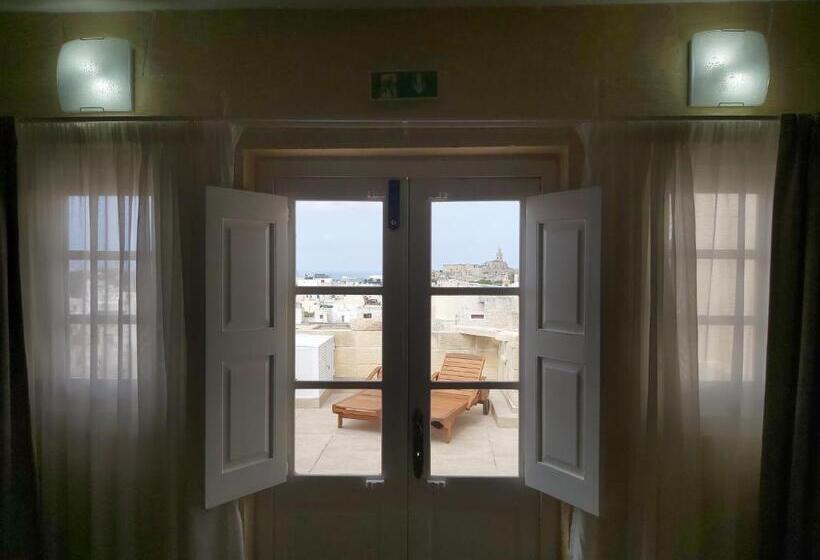 اتاق استاندارد با تراس, The Hidden Gem Boutique