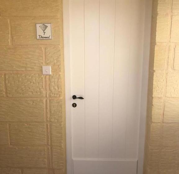 اتاق استاندارد با تراس, The Hidden Gem Boutique