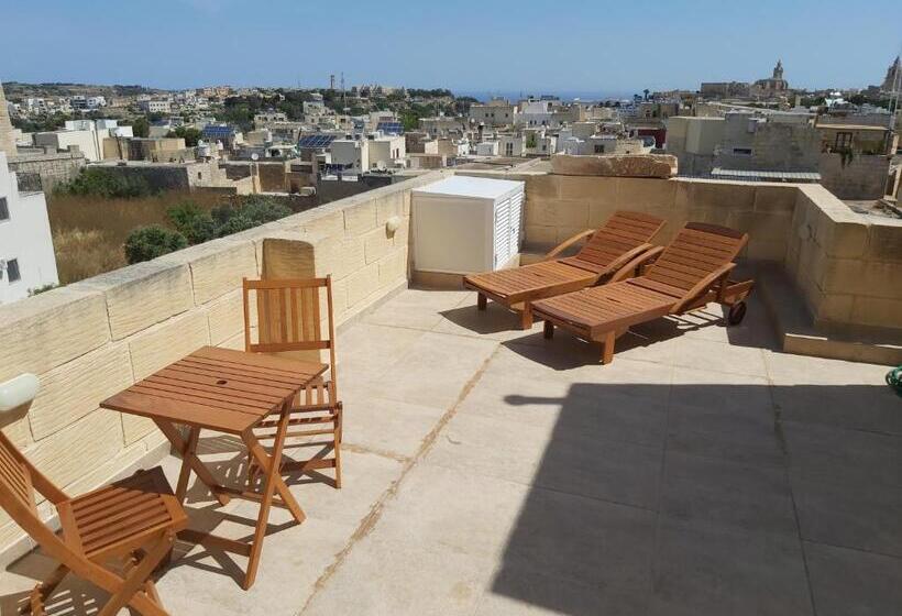 اتاق استاندارد با تراس, The Hidden Gem Boutique