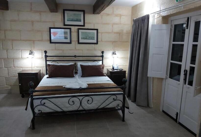 اتاق استاندارد با تراس, The Hidden Gem Boutique