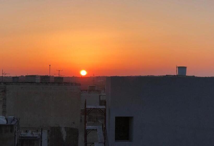 اتاق استاندارد با تراس, The Hidden Gem Boutique