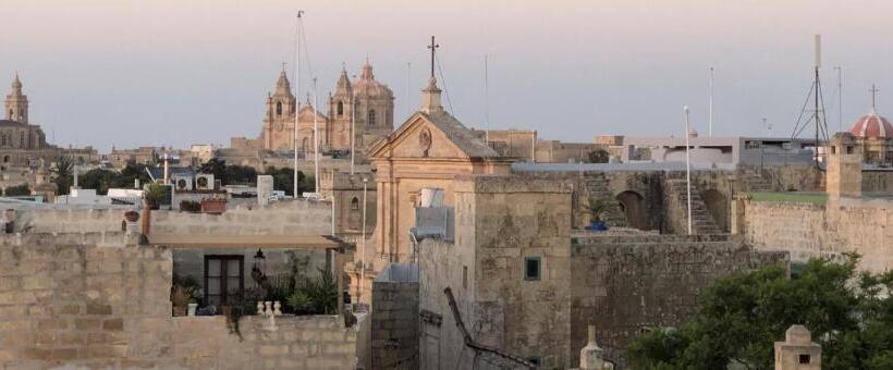 اتاق استاندارد با تراس, The Hidden Gem Boutique