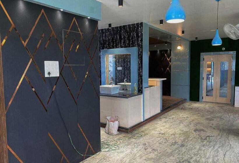 Quarto Triplo Clássico, Spot On  Krishna Garden