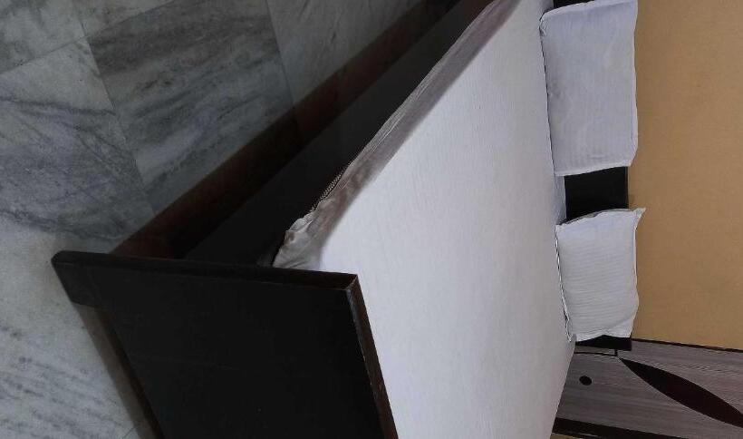 Quarto Triplo Clássico, Spot On  Krishna Garden