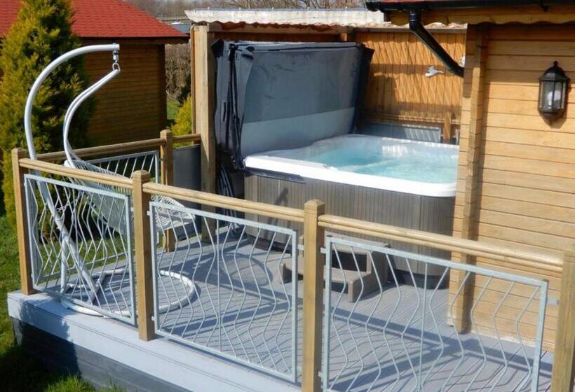 Дом 2 Спальни, Gadlas Park Holiday Cabins
