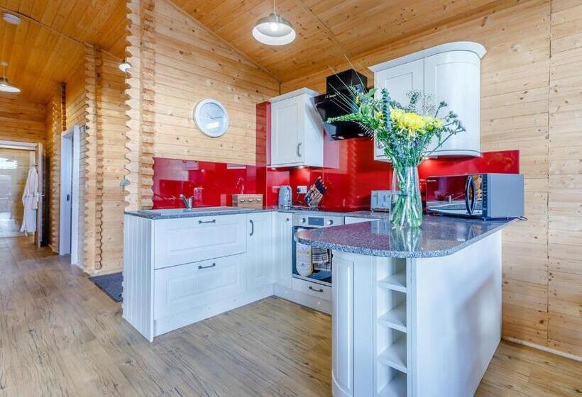 Дом 3 Спальни, Gadlas Park Holiday Cabins