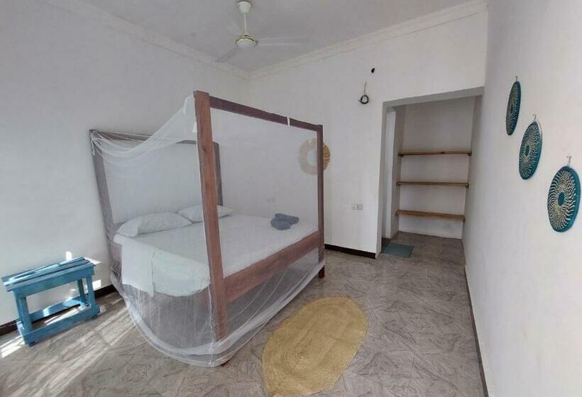 标准间, Karibu House