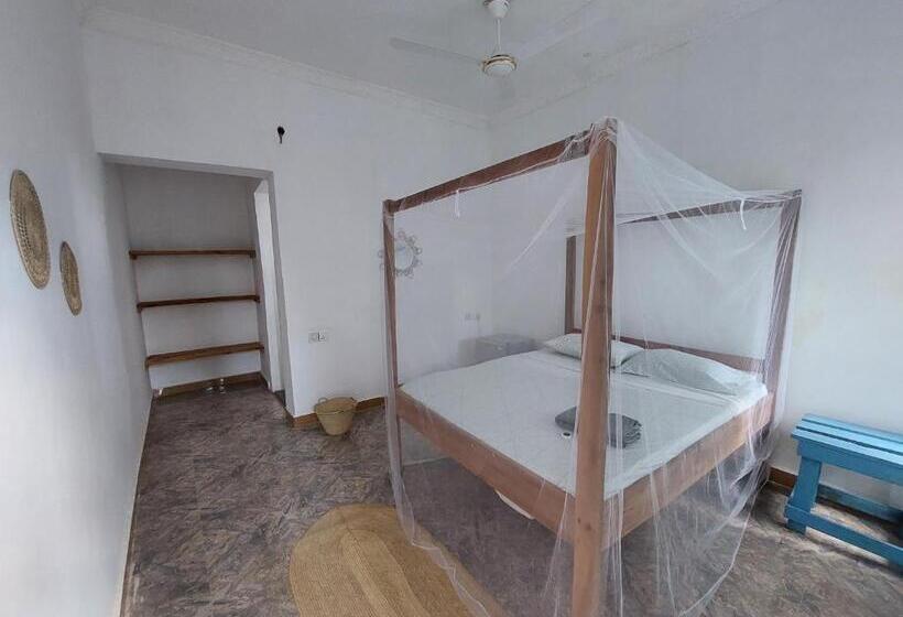 标准间, Karibu House