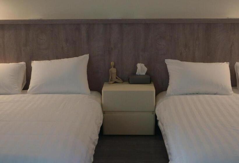 اتاق استاندارد چهارنفره با بالکن, Kozy Stay