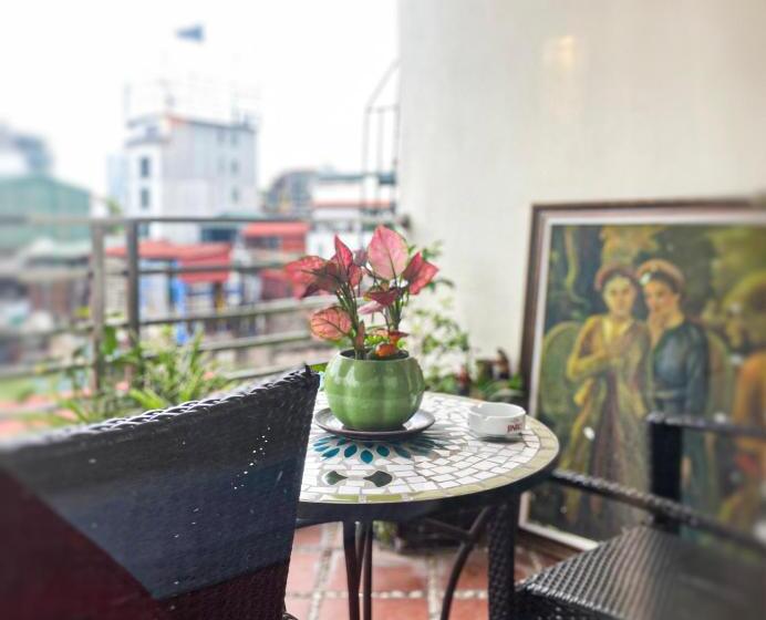 سوئیت جونیور با تراس, Art Hotel Ha Noi