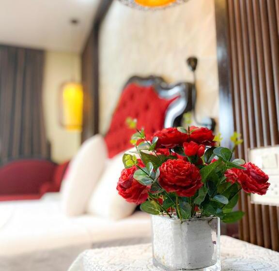 سوئیت جونیور با تراس, Art Hotel Ha Noi