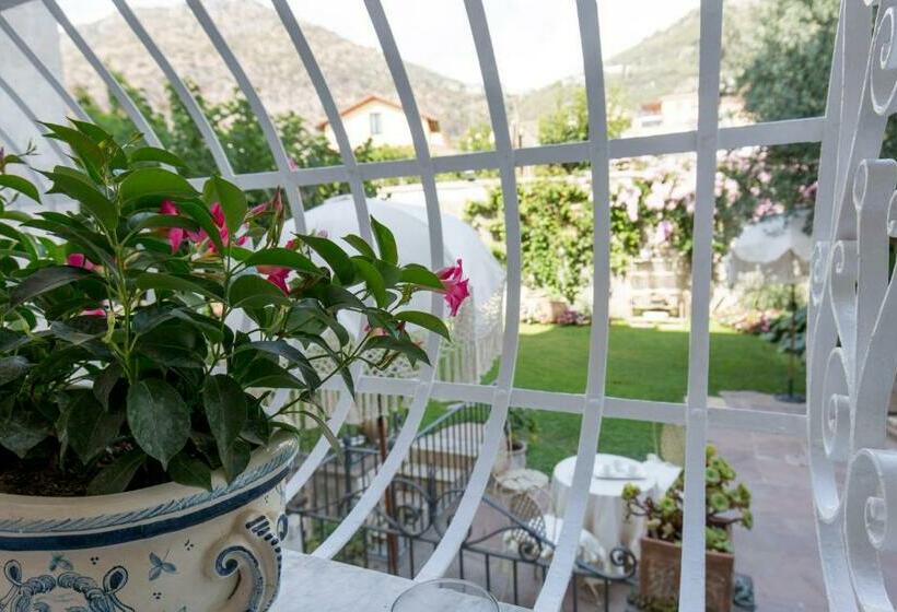 חדר סטנדרט נוף לגינה, Palazzo Cacace Relais