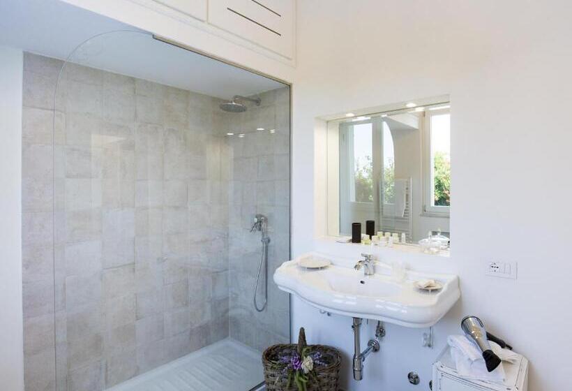 חדר סטנדרט לשלושה עם נוף לגינה, Palazzo Cacace Relais