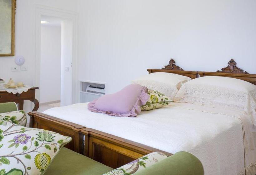 חדר סטנדרט לשלושה עם נוף לגינה, Palazzo Cacace Relais