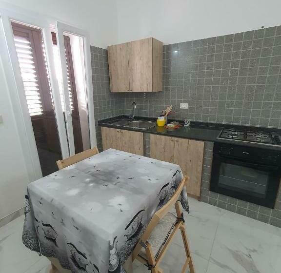 Четырехместный Номер Стандарт, Re Artu