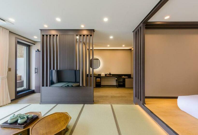 חדר סטודיו סטנדרד, Harusida