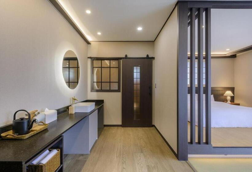 סטודיו דלוקס, Harusida