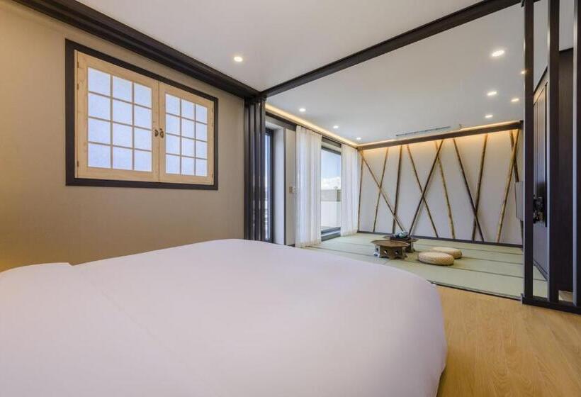 סטודיו דלוקס, Harusida