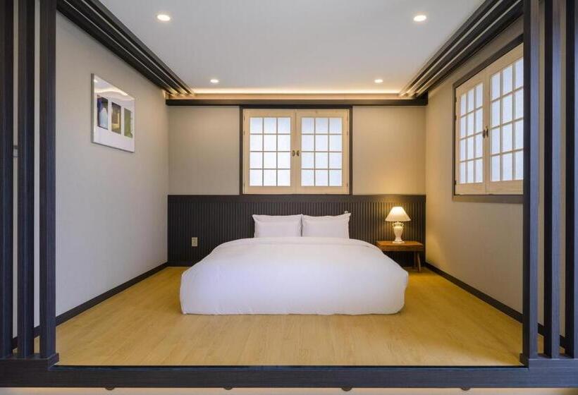 סטודיו דלוקס, Harusida