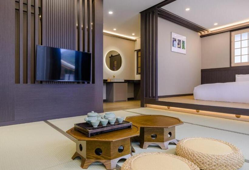 סטודיו דלוקס, Harusida