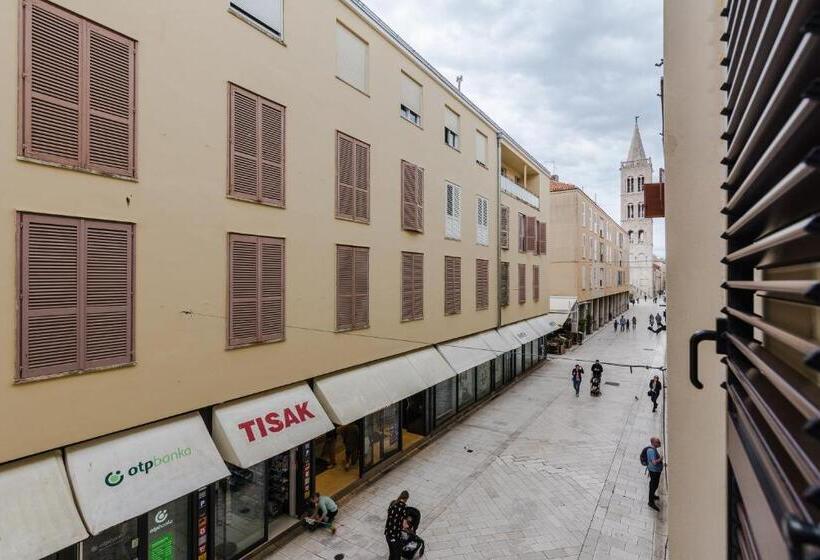 标准间, Neva Room With Private Bathroom