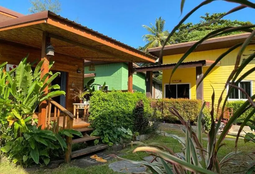 اتاق استاندارد سه تخته با چشمانداز باغ, Coconut Lanta Resort @klong Dow Beach