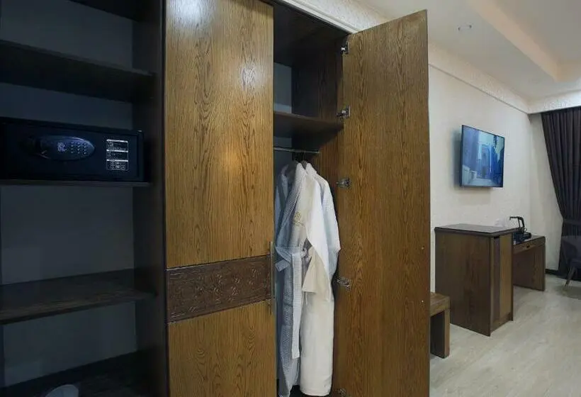 اتاق سوپریور با چشم‌انداز شهر, Paradise Plaza Luxury