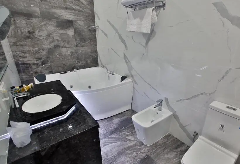 سوئیت با وان آب گرم, Paradise Plaza Luxury