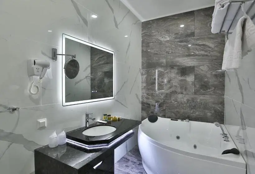 سوئیت با وان آب گرم, Paradise Plaza Luxury