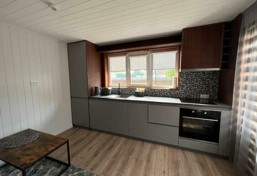 اتاق خانوادگی, Nicas Guest House