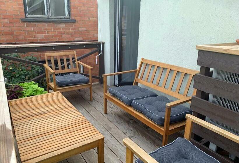 اتاق خانوادگی, Nicas Guest House