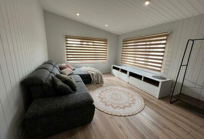 اتاق خانوادگی, Nicas Guest House