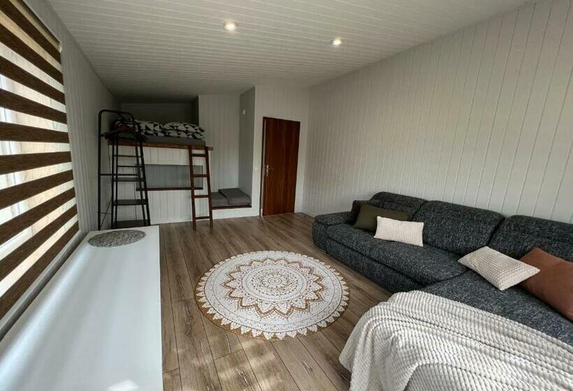 اتاق خانوادگی, Nicas Guest House