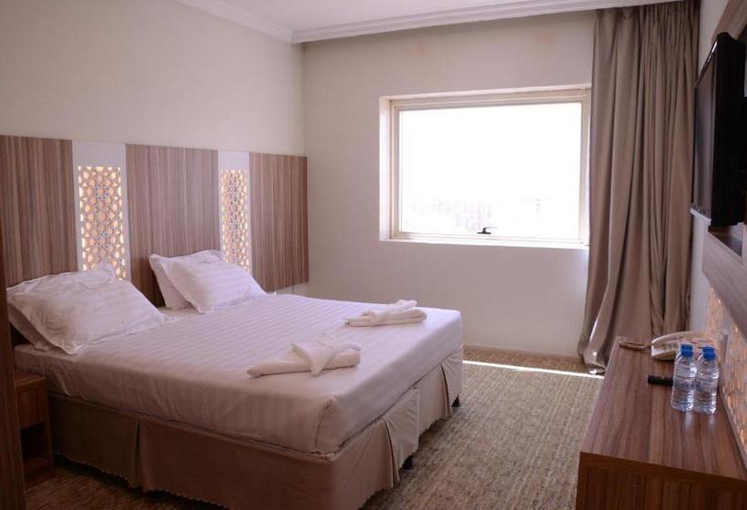 Номер Deluxe, Artal Taiba