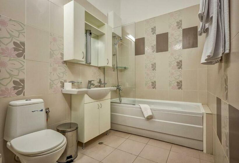 プールビューの3ベッドルームアパート, Continental Apartments