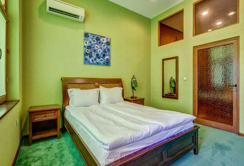 プールビューの3ベッドルームアパート, Continental Apartments