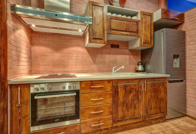 プールビューの3ベッドルームアパート, Continental Apartments