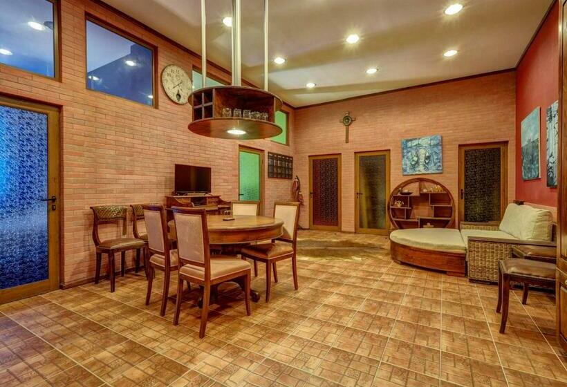 דירת 3 חדרי שינה עם נוף לבריכה, Continental Apartments