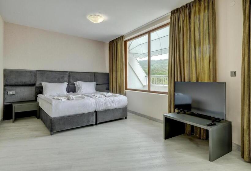 סטודיו סופריור, Continental Apartments