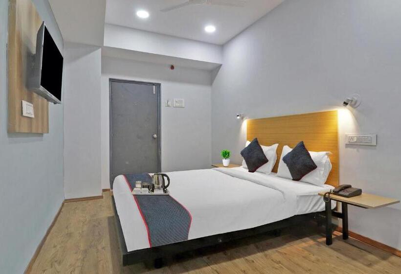 اتاق کلاسیک سه تخته, Townhouse S Continental