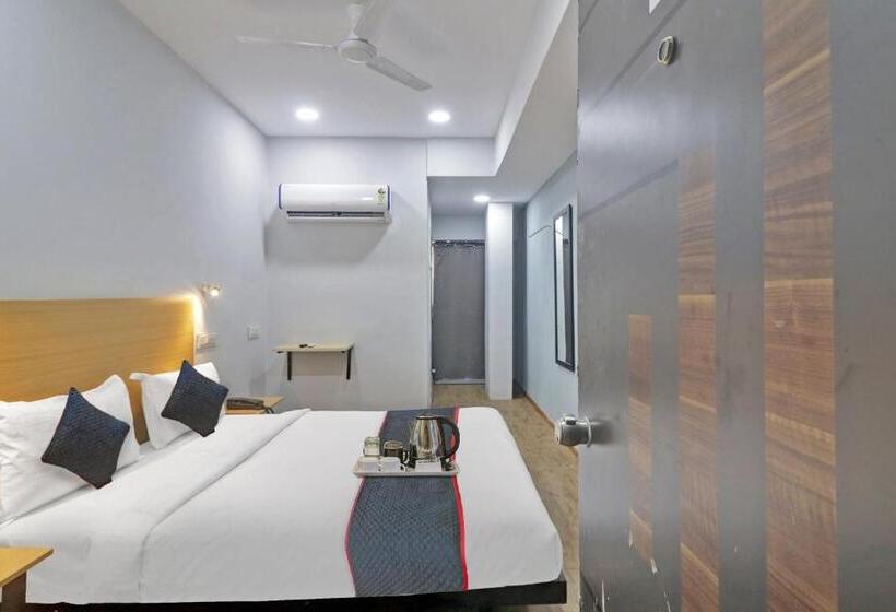 اتاق کلاسیک سه تخته, Townhouse S Continental