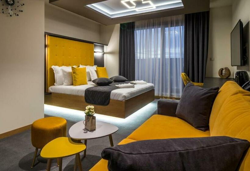 スタンダードスタジオ, Emar Hotel & Spa