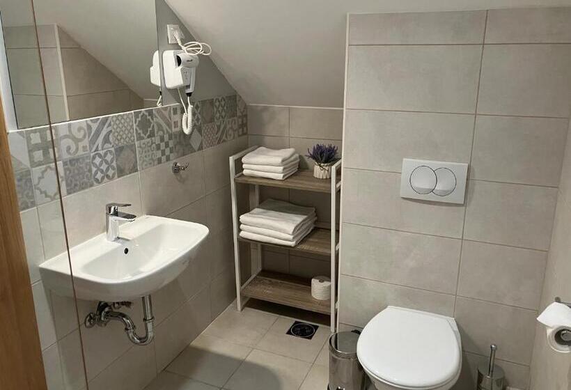 اتاق استاندارد سه نفره, Petlov Salaš Rooms