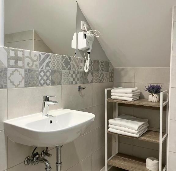 اتاق استاندارد سه نفره, Petlov Salaš Rooms